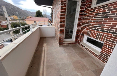 Chalet adosado en venta en calle Alpartir, 34