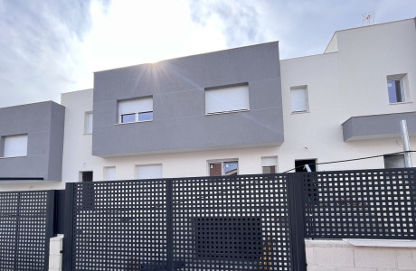 Chalet pareado en venta en calle Olivo Cristo, 12