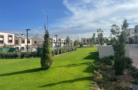 Chalet adosado en venta en avenida del Delta del Ebro, 12