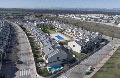 Chalet adosado en venta en avenida del Delta del Ebro, 12