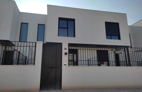 Chalet adosado en venta en calle Luis Ocaña, 91