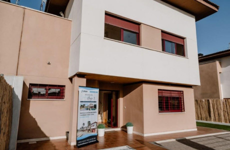 Chalet pareado en venta en calle Sierra Morena, 9