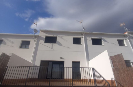 Chalet pareado en venta en calle Germanor, 2