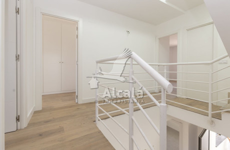 Chalet pareado en venta en calle Monfragüe , 25