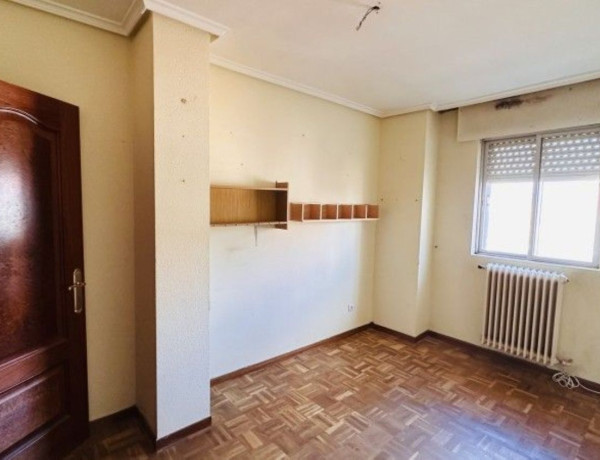 Piso en venta en calle Recesvinto, 2