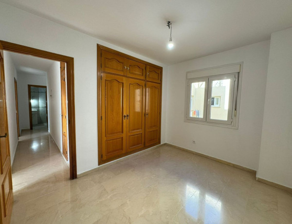 Piso en venta en Playa Bajadilla-Puertos