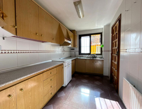 Chalet adosado en venta en calle cabra