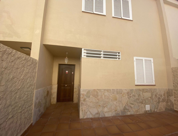 Chalet adosado en venta en calle Cortés