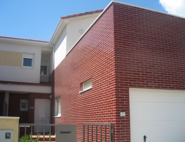 Chalet adosado en venta en calle Rey Wamba, 24