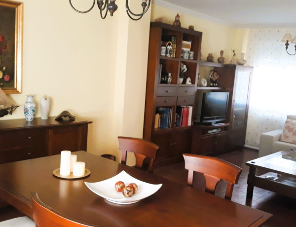 Chalet pareado en venta en calle las Tercias, 5