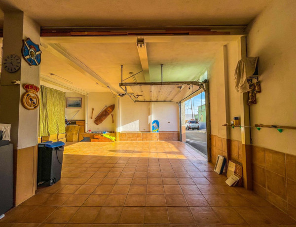 Chalet adosado en venta en calle Paraíso, 9