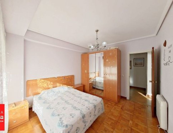 Piso en venta en Claveles, 3