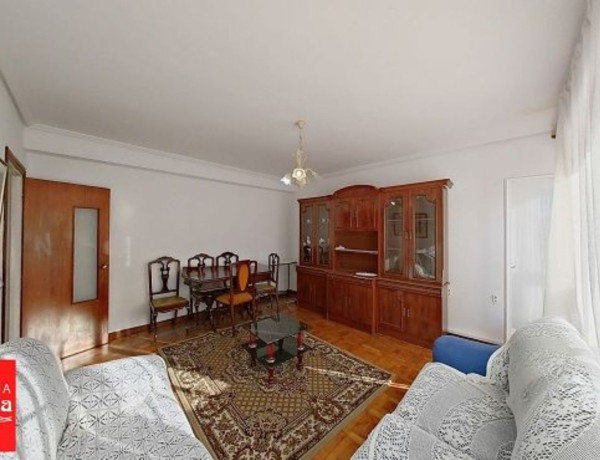 Piso en venta en Claveles, 3