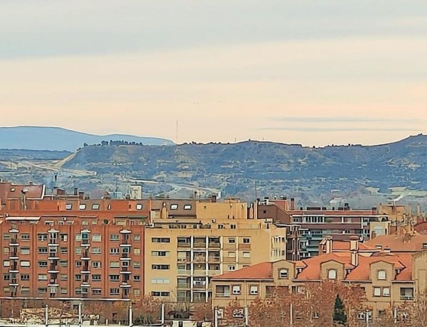 Alquiler de Piso en avenida de Martínez de Velasco, 53