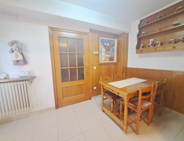 Chalet adosado en venta en calle d'Avinyonet, 4