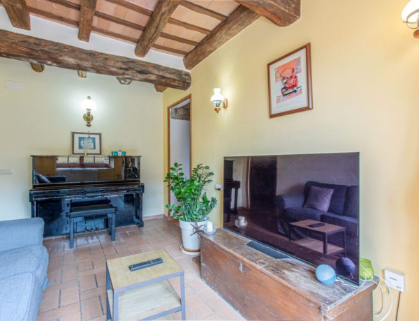 Chalet pareado en venta en calle figueres, 24