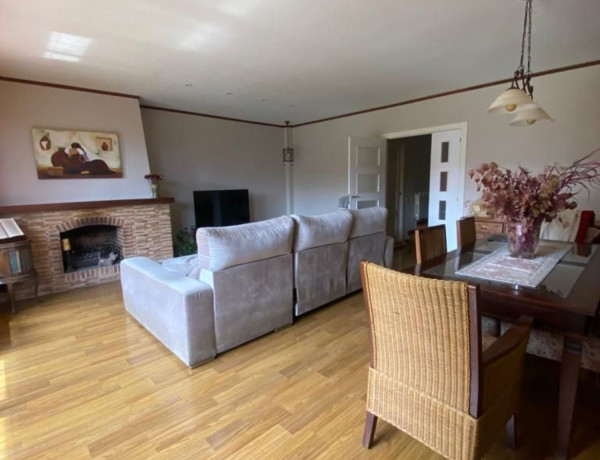 Chalet adosado en venta en Passatge de les mimoses