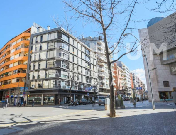 Local en venta en Eixample