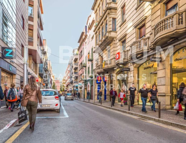 Local en venta en Eixample