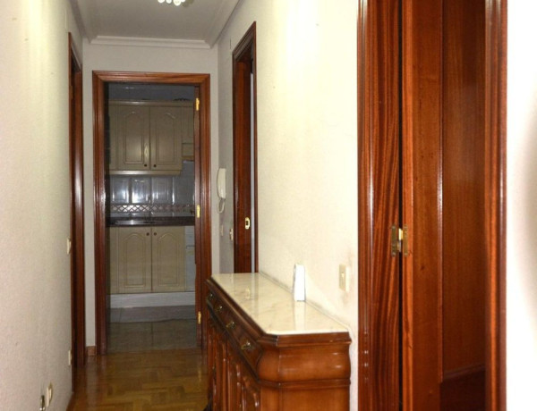 Piso en venta en avenida Valentín Andrés