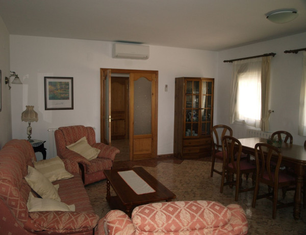 Alquiler de Casa o chalet independiente en maryvilla 9l