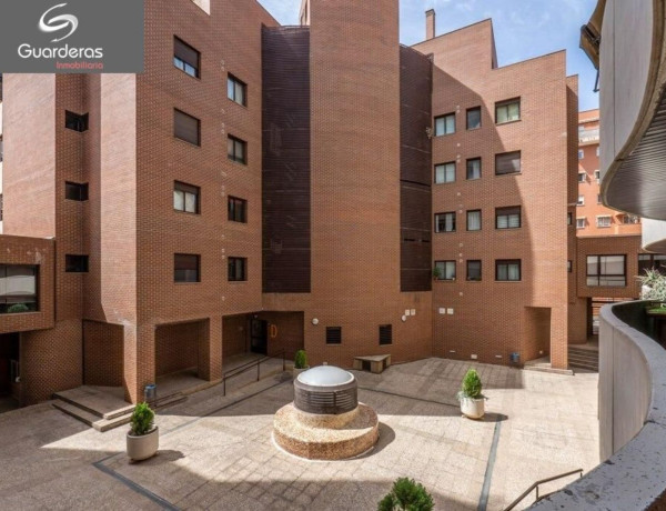 Piso en venta en calle Cádiar, 4