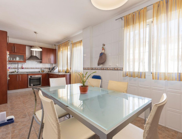 Chalet adosado en venta en Híjar