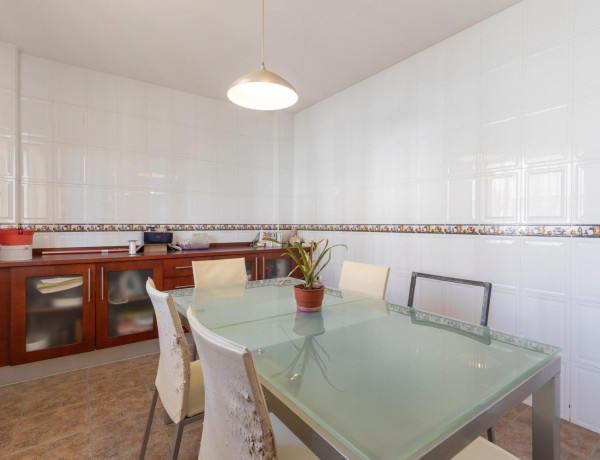 Chalet adosado en venta en Híjar