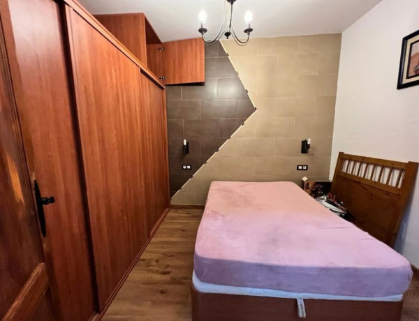 Chalet adosado en venta en calle Tanausú