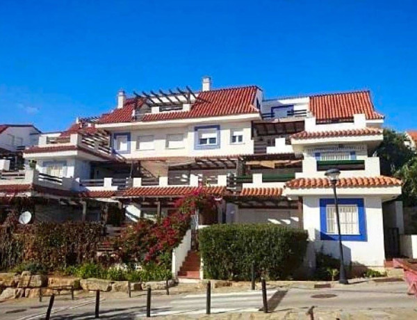 Chalet adosado en venta en calle Almendro el