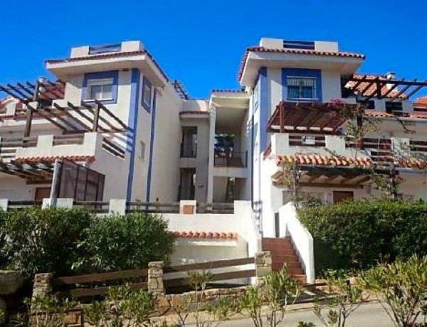 Chalet adosado en venta en calle Almendro el