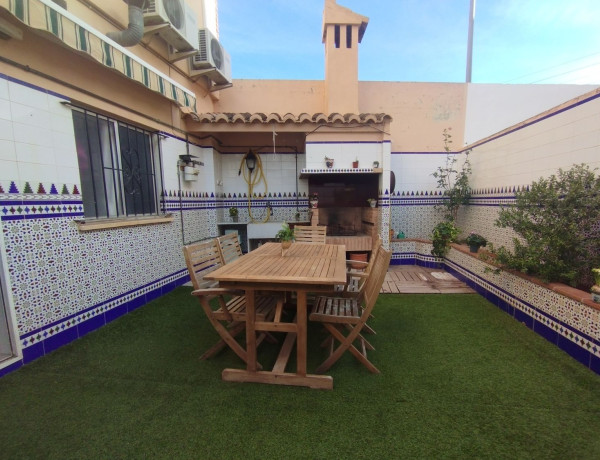 Chalet adosado en venta en calle La Lluna, 6