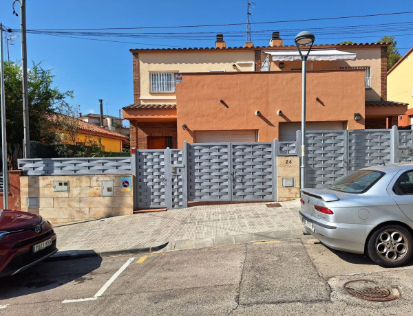 Chalet adosado en venta en Nucli Urbà