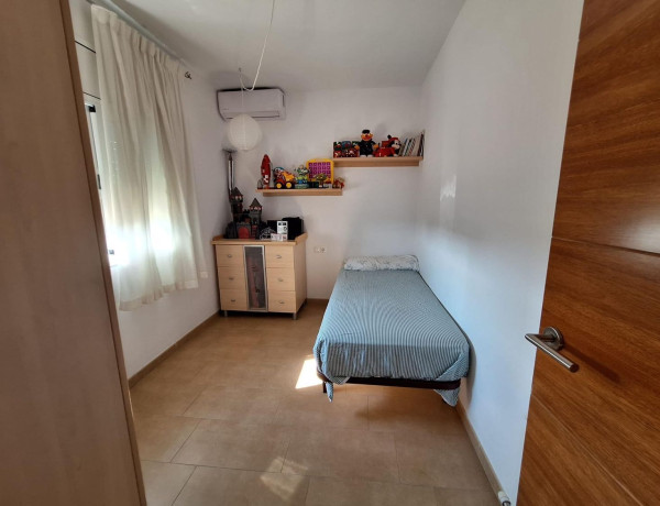 Chalet adosado en venta en Nucli Urbà