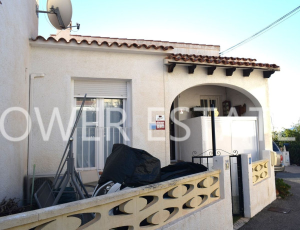 Chalet pareado en venta en calle Mar Caspio