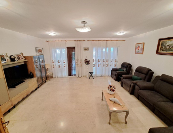 Chalet adosado en venta en calle del Mestre Villar