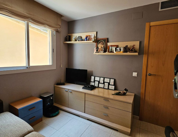 Chalet pareado en venta en calle Mirador de Barà, 11