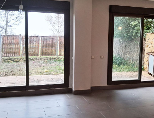 Chalet adosado en venta en calle Romero, 2