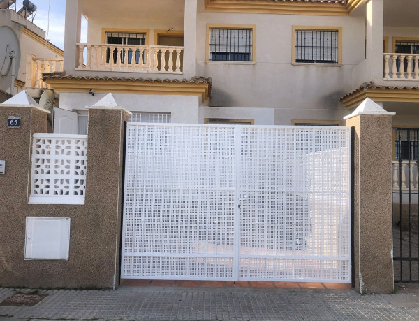 Chalet adosado en venta en calle Barcelona, 57