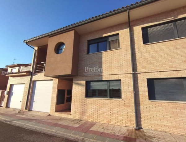 Chalet adosado en venta en calle Moliner María