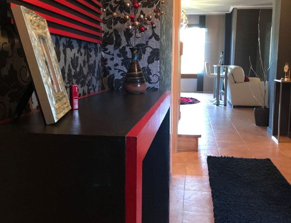 Chalet adosado en venta en calle Xacedos