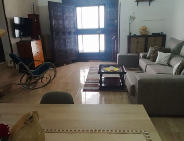 Chalet adosado en venta en calle de la vega