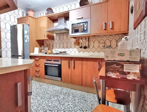 Chalet adosado en venta en Pizarra