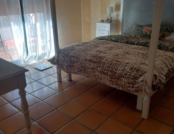 Chalet pareado en venta en calle Serbal