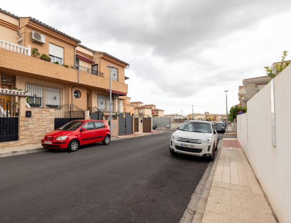 Chalet adosado en venta en calle Julio Romero De Torres