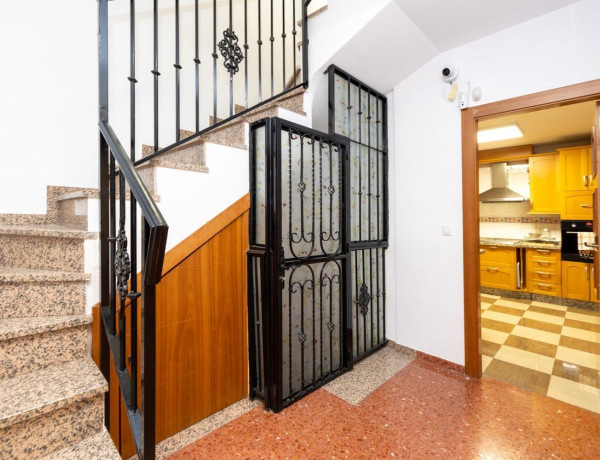 Chalet adosado en venta en calle Julio Romero De Torres