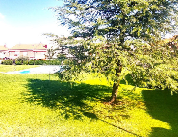 Chalet adosado en venta en Lardero