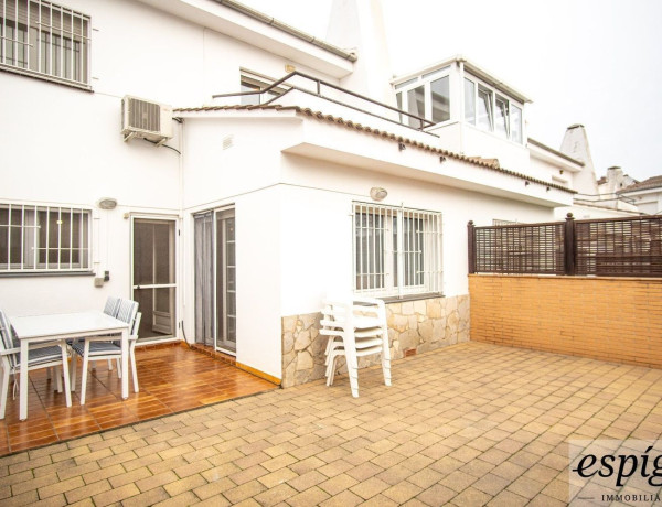 Chalet adosado en venta en calle del Riu Freser