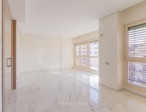 Piso en venta en avenida Navarro Reverter