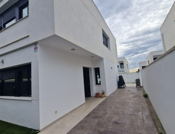 Chalet pareado en venta en calle Haya